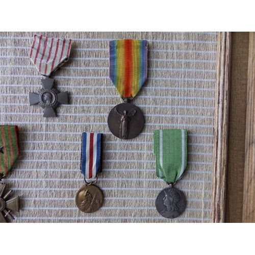 43 - Eight WWI French medals.