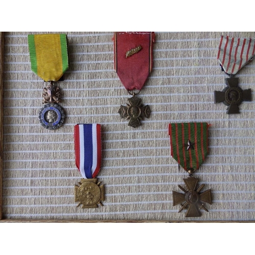 43 - Eight WWI French medals.