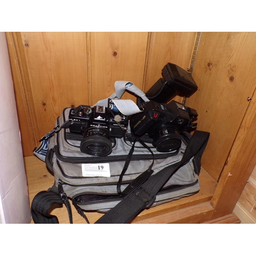 19 - 2 RETRO CAMERAS & BAG