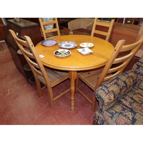 482 - KITCHEN TABLE & 4 CHAIRS