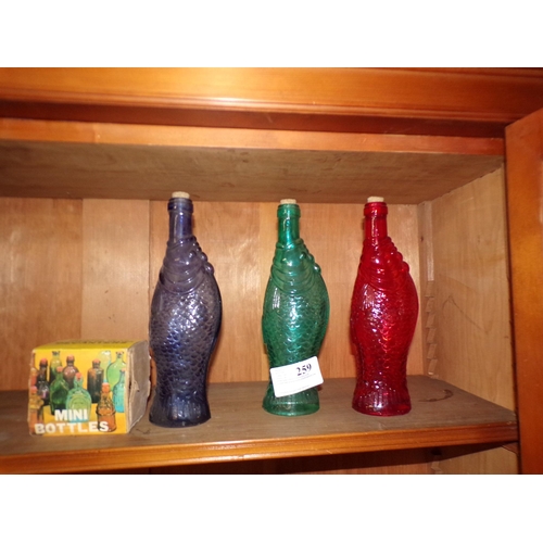 259 - DECORATIVE FISH & MINI BOTTLES