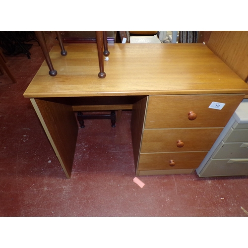 344 - KNEEHOLE DESK