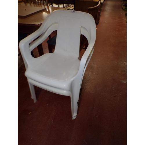 371 - 2 PVC GARDEN CHAIRS