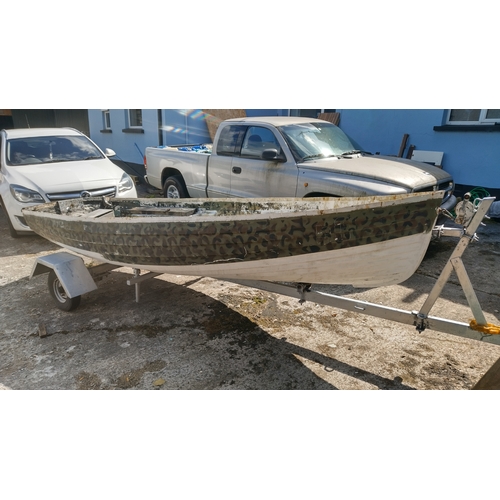 401 - 14' FIBERGLASS BOAT & TRAILER