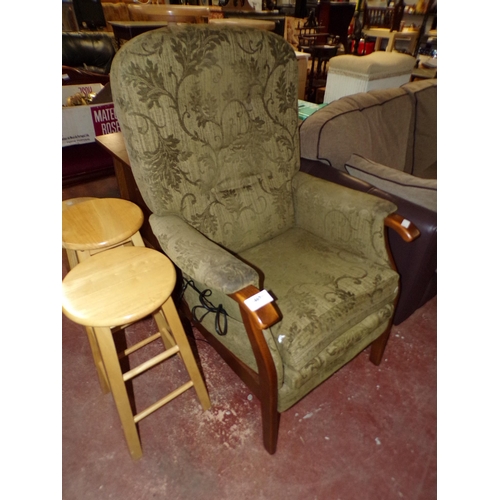 467 - FABRIC ELECTRIC RECLINER