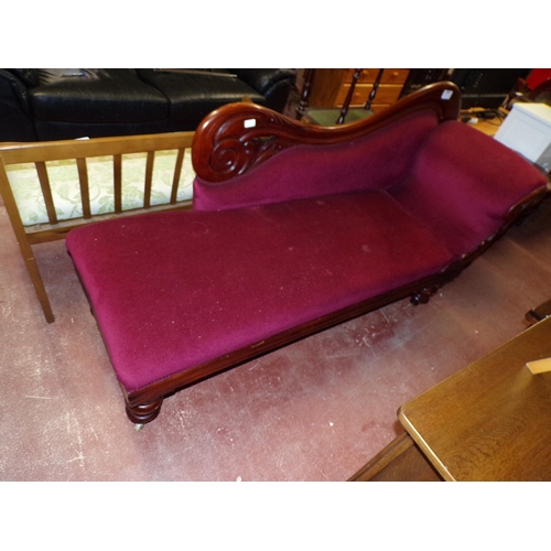 480 - VIC. RED FABRIC CHAISE LONGUE