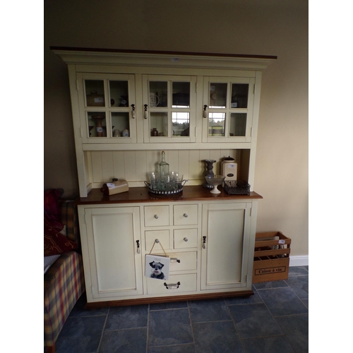 Cream deals kitchen dresser