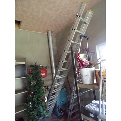 47 - ALLOY EXTENSION LADDER