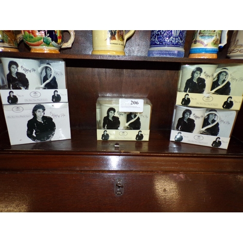 206 - SHELF - MICHAEL JACKSON MUGS