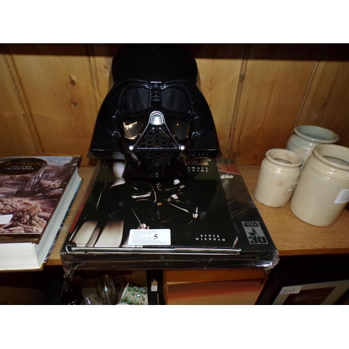 5 - MASK + 2 BOOKS ON STAR WARS