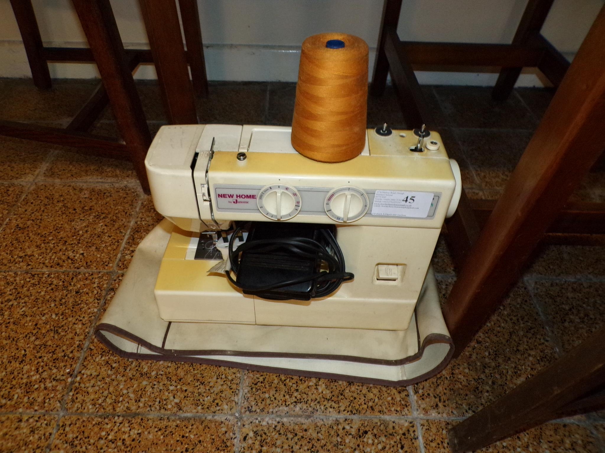 SEWING MACHINE   1100010406.JPG