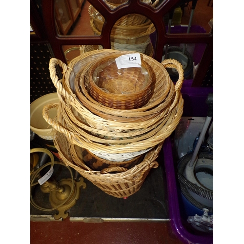 154 - SELECTION BASKETS & BINS