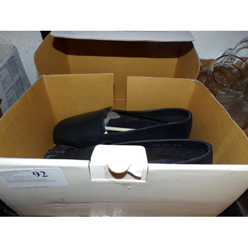 92 - PAIR NEW SIZE 6 LADY's SHOES