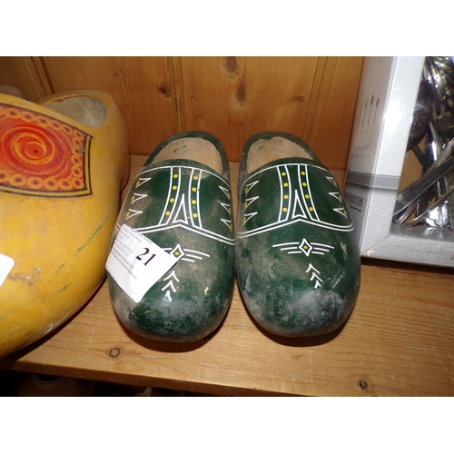 21 - TRADITIONAL DUTCH CLOGS 2