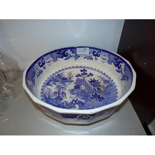 332 - LARGE MASON'S BLUE/WHITE WASH BASIN