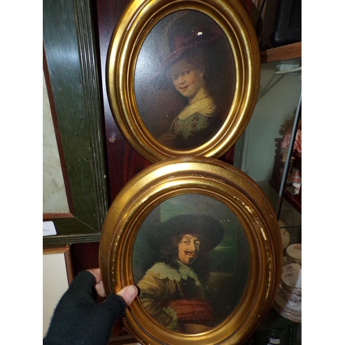 407 - PAIR OVAL GILT FRAMED PORTRAITS 