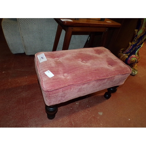 489 - FOOTSTOOL