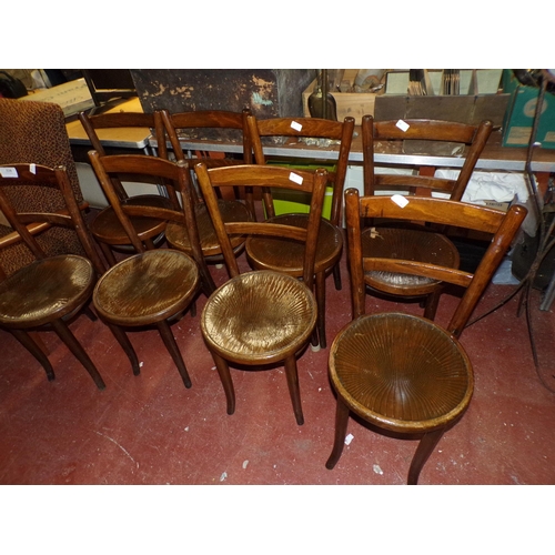 538 - 8 BENTWOOD CHAIRS