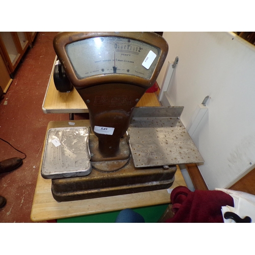 549 - AVERY SHOP SCALES