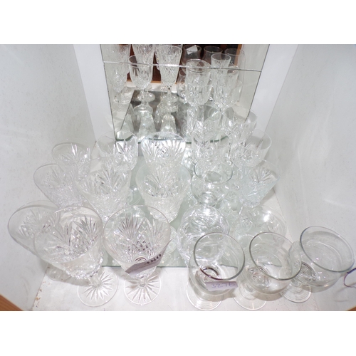 480 - BOTTOM SHELF - GLASSWARE