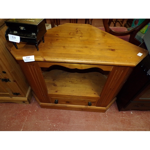 541 - PINE CORNER TV CABINET