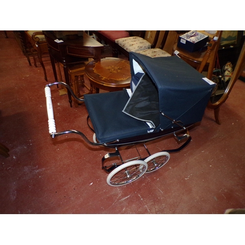 561 - QUALITY SILVER CROSS PRAM