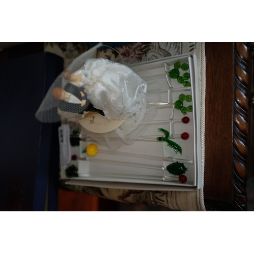 689 - SET OF COCKTAIL SWIZZLE STICKS AND BRIDAL ORNAMENT