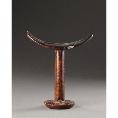 604 - A FINE CARVED WOOD 'BONI' NECK-REST SOMALIA, 19TH CENTURY 21.7cm high, 17cm wide Provenance: Purchas... 