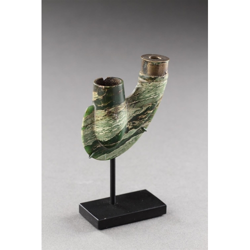 609 - A KHOISAN TOBACCO SMOKING PIPE SOUTH AFRICA, 19TH CENTURY Carved from a variegated green soapstone i... 