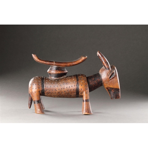 616 - AN UNUSUALLY LARGE TSONGA 'ANTELOPE' HEADREST ZIMBABWE, 19TH CENTURY Wood, pigment, glass beads 20cm... 