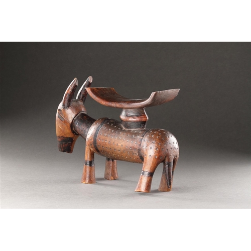 616 - AN UNUSUALLY LARGE TSONGA 'ANTELOPE' HEADREST ZIMBABWE, 19TH CENTURY Wood, pigment, glass beads 20cm... 