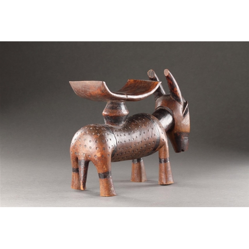 616 - AN UNUSUALLY LARGE TSONGA 'ANTELOPE' HEADREST ZIMBABWE, 19TH CENTURY Wood, pigment, glass beads 20cm... 