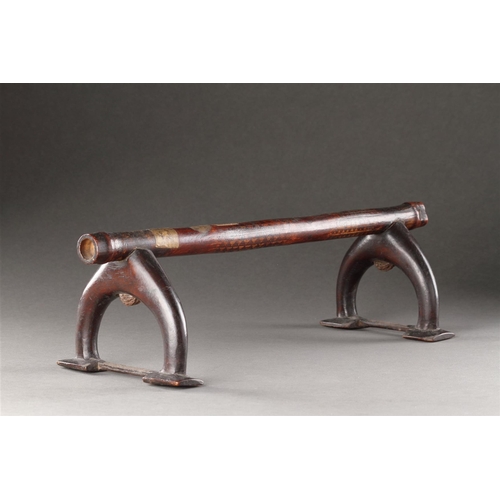 633 - A RARE HEADREST 'KALI' OR 'KALIMASI' / 'KALI TOLONI'TONGA, 18TH - EARLY 19TH CENTURY Bamboo, wood, c... 