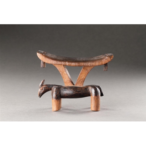 641 - A RARE ANTHROPOMORPHIC TSONGA HEADREST ZIMBABWE, 19TH CENTURY Of good colour and patina through use,... 