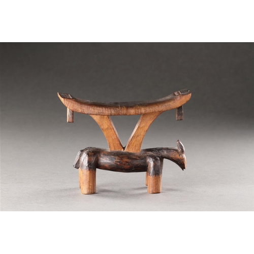 641 - A RARE ANTHROPOMORPHIC TSONGA HEADREST ZIMBABWE, 19TH CENTURY Of good colour and patina through use,... 