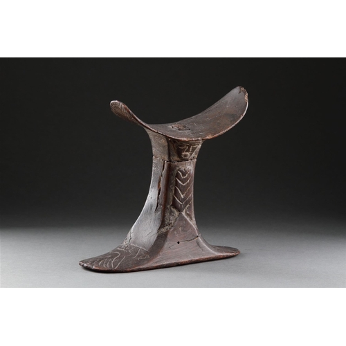 669 - A RARE AND FINELY CARVED EGYPTIAN WOODEN HEADREST RAMESSID PERIOD / 13TH-12TH CENTURY B.C With a car... 