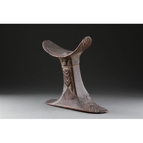 669 - A RARE AND FINELY CARVED EGYPTIAN WOODEN HEADREST RAMESSID PERIOD / 13TH-12TH CENTURY B.C With a car... 