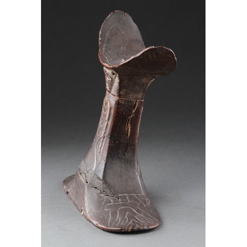 669 - A RARE AND FINELY CARVED EGYPTIAN WOODEN HEADREST RAMESSID PERIOD / 13TH-12TH CENTURY B.C With a car... 