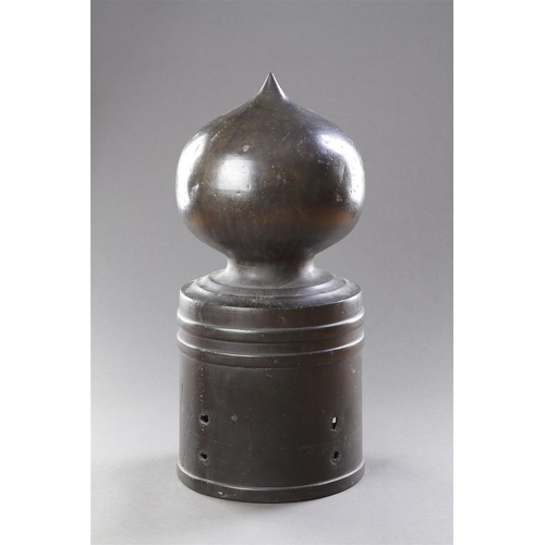 725 - A LARGE BRONZE BRIDGE FINIAL JAPAN, MEIJI PERIOD (1868 - 1912) 64cm high - 27.5cm diameter Provenanc... 