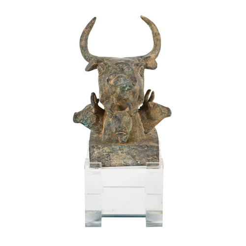 776 - A LARGE CHINESE BRONZE BULLS HEAD SEAL IN HAN STYLE, 19TH OR 20TH CENTURY21cm high