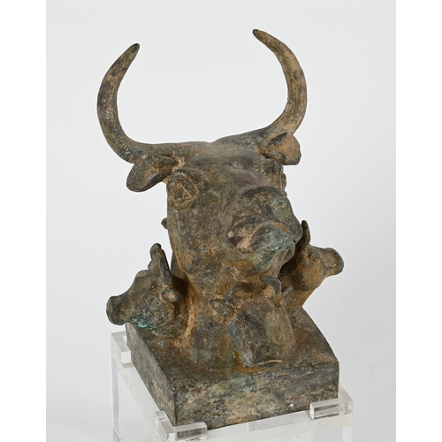 776 - A LARGE CHINESE BRONZE BULLS HEAD SEAL IN HAN STYLE, 19TH OR 20TH CENTURY21cm high