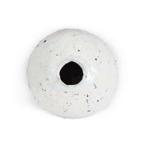 151 - AKIKO HIRAI (JAPANESE, B.1970-): DOMED VESSEL MODERNStoneware, with dry cracked white slip, with flo... 