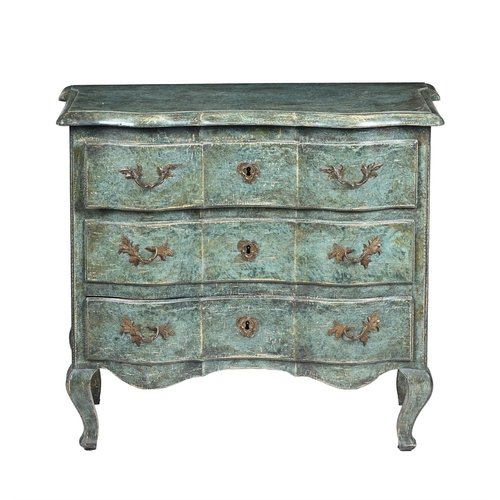 577 - A FRENCH GREEN PAINTED SERPENTINE COMMODEIN 18TH CENTURY STYLE, 19TH CENTURY AND LATER78cm high, 89c... 