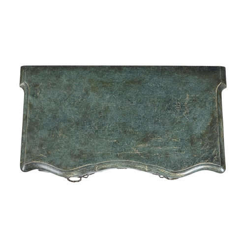 577 - A FRENCH GREEN PAINTED SERPENTINE COMMODEIN 18TH CENTURY STYLE, 19TH CENTURY AND LATER78cm high, 89c... 