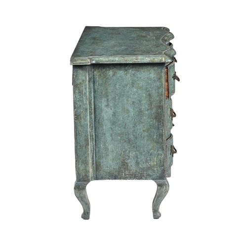 577 - A FRENCH GREEN PAINTED SERPENTINE COMMODEIN 18TH CENTURY STYLE, 19TH CENTURY AND LATER78cm high, 89c... 