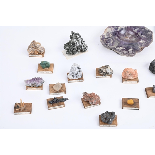 367 - A SELECTION OF MINERAL SAMPLESMOUNTED LATE 20TH CENTURYMounted on oak plinths, labelled the largest ... 