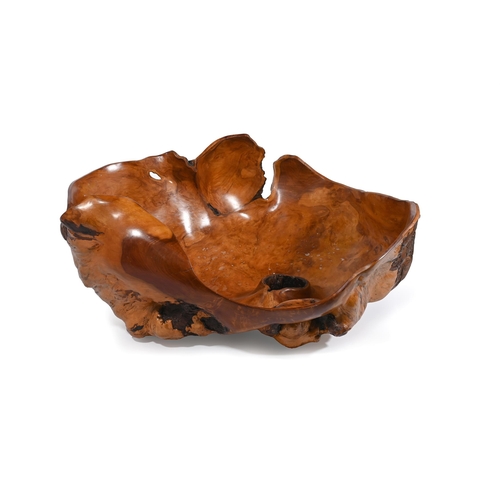 750 - JOHN FREEMAN (NEW ZEALAND) A POLISHED AND NATURALLY FORMED MONTEREY CYPRESS BURR WOOD BOWL Signed to... 