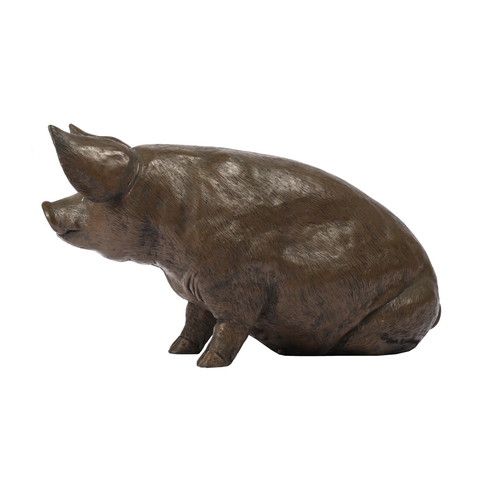 149 - λ ALAN R. JOHNSON (CONTEMPORARY) A COLD CAST BRONZE FIGURE OF A SOW CONTEMPORARY Depicted in seated ... 