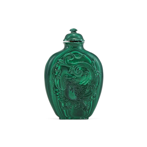 176 - A CHINESE MALACHITE SNUFF BOTTLEQING DYNASTYcarved in relief with dragon and phoenix6.5cm high清 孔雀石龍... 