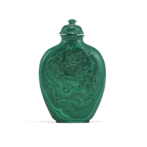 176 - A CHINESE MALACHITE SNUFF BOTTLEQING DYNASTYcarved in relief with dragon and phoenix6.5cm high清 孔雀石龍... 